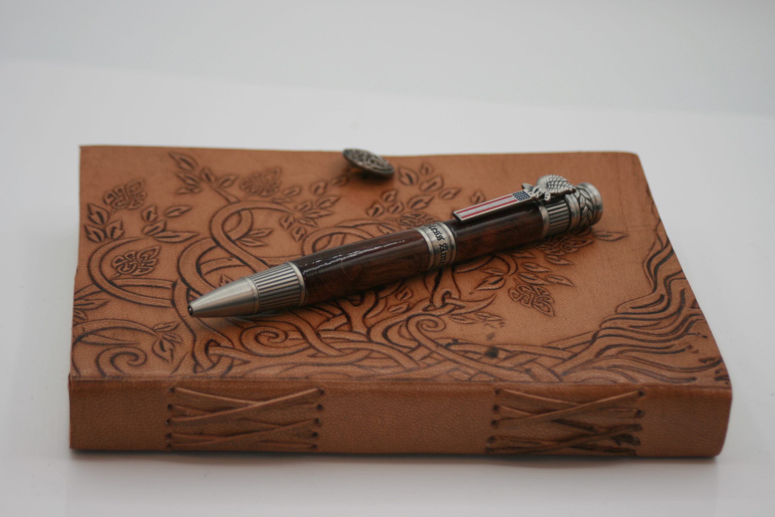 Vintage American Patriot Antique Redwood Burl Twist Pen - Image 5