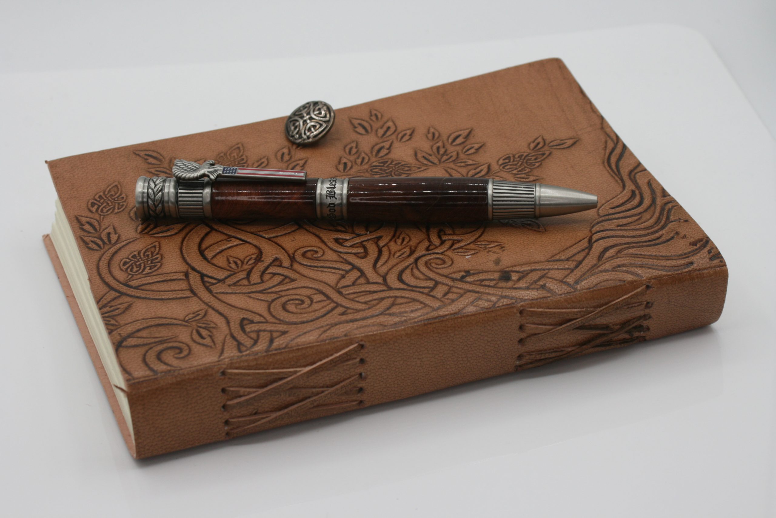 Vintage American Patriot Antique Redwood Burl Twist Pen - Image 3